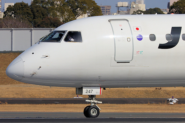 J-AIR E190（JA247)