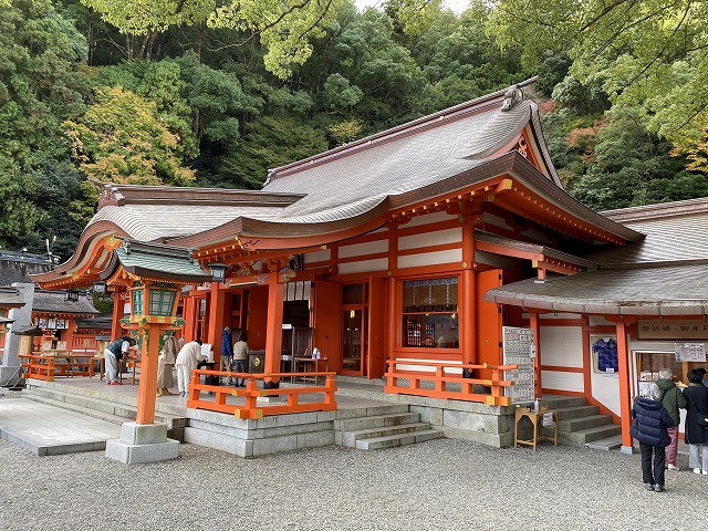 熊野那智大社　拝殿横