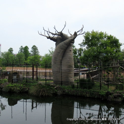 上野動物園にいる絶滅したエピオルニスに会いに行きました！　銅像ですけど・・・