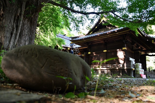 加須市騎西　玉敷神社の力石