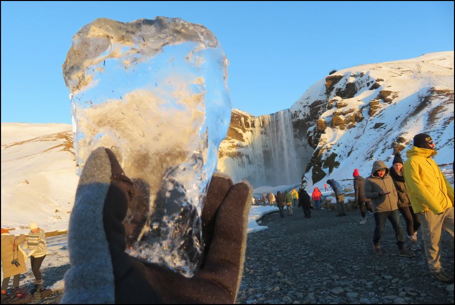 スコゥガフォスの滝/水源は溶けた氷河＠アイスランド/アイスランド南海岸